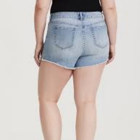 Torrid Grommet Short Jean Shorts Light Wash 24 - Picture 4 of 7